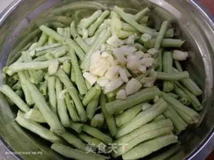 Make Garlic beans step 0