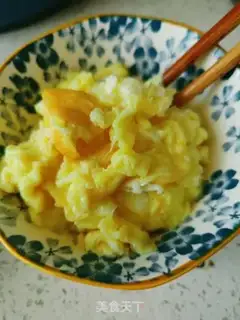 Make Seafood mushroom carrot fried eggs step 4