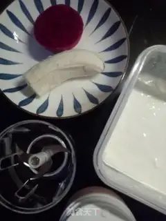 Make Flamingo banana yogurt step 0