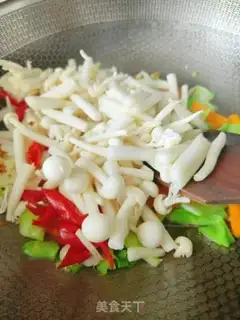 Make Seafood mushroom carrot fried eggs step 6