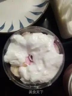 Make Flamingo banana yogurt step 1
