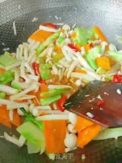 Make Seafood mushroom carrot fried eggs step 7