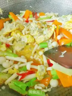 Make Seafood mushroom carrot fried eggs step 8
