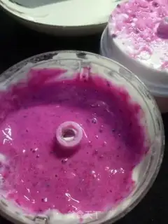 Make Flamingo banana yogurt step 3