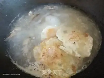 Make Squidfish, eggs and leaves soup step 4