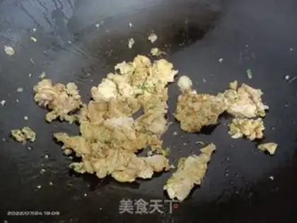 Make Onion fried eggs step 4