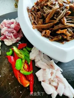 Make Antler mushroom fried meat step 1
