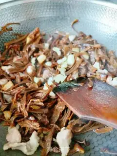 Make Antler mushroom fried meat step 6