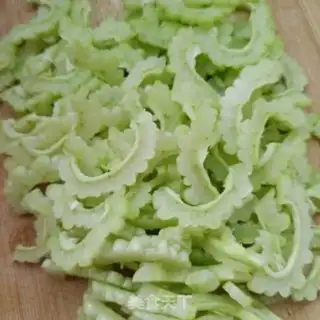Make Scrambled eggs onions step 1