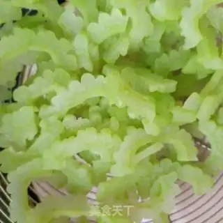 Make Scrambled eggs onions step 4