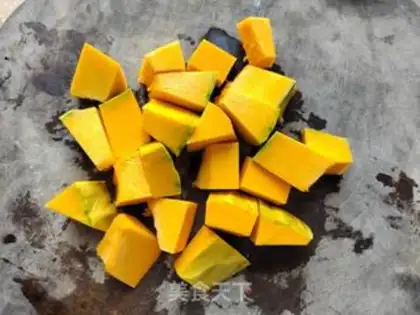 Make Pumpkin bean bean noodle step 1