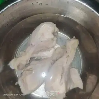 Make Low-fat lemon hand tore chicken step 1