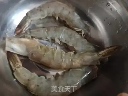 Make Crayfish and chili step 1