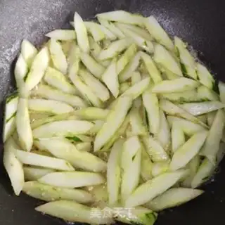 Make cucumber eggs and shrimp step 5