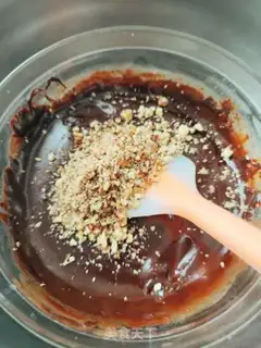 Make Chocolate iceberg cake step 24
