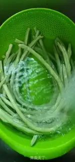 Make Garlic beans step 0