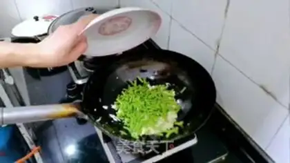 Make Tomato eggs step 4