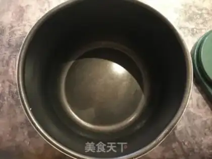 Make A simple pot cake step 7