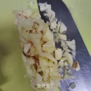Make Garlic cuisine step 2