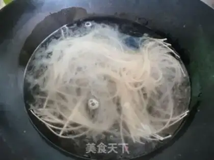 Make Egg gravy noodles step 0
