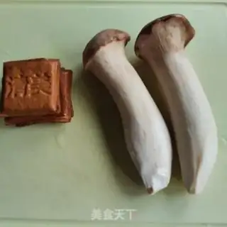 Make Dry-dry apricot mushrooms step 0