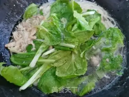 Make Egg gravy noodles step 5