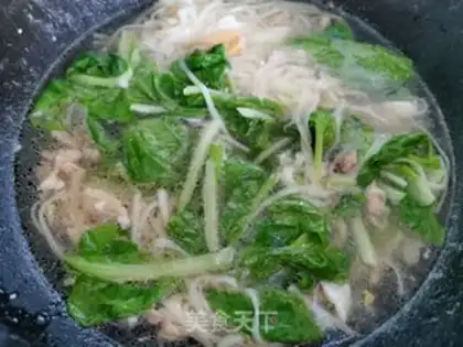 Make Egg gravy noodles step 6
