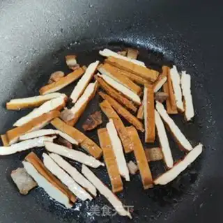 Make Dry-dry apricot mushrooms step 4