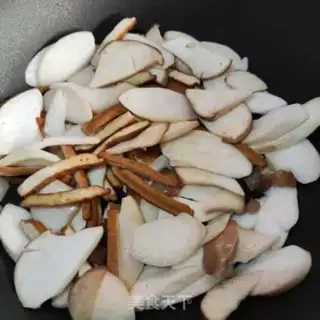 Make Dry-dry apricot mushrooms step 5