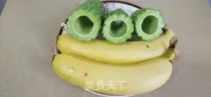 Make Banana made from bitter melons step 0