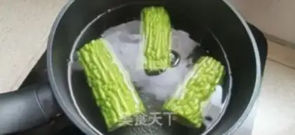 Make Banana made from bitter melons step 3