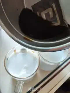 Make A simple, hot cocoon latte step 5