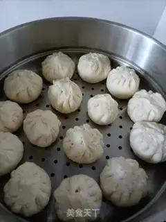 Make Roach and pork buns step 6