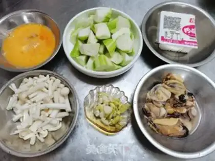 Make Smelt tofu eggs and mushroom soup step 0