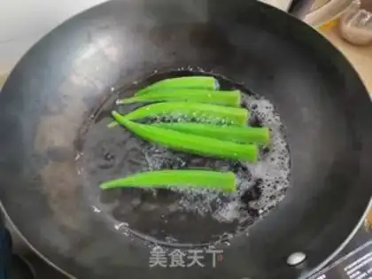 Make Onion acupuncture eggs step 1