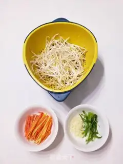 Make The green bean sprouts step 0