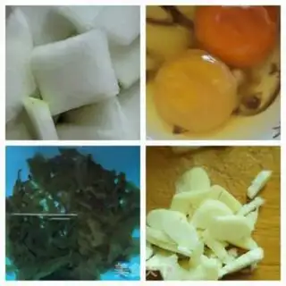Make Fried omelet seaweed sprouts step 0