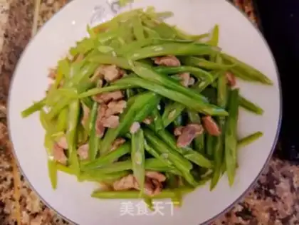 Make Four seasons of bean fried meat step 6
