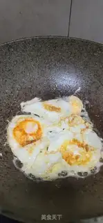 Make Fried omelet seaweed sprouts step 2