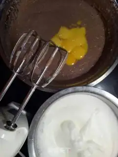 Make Chocolate cream cheesecake step 2