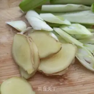 Make Shrimp omelet noodles step 2