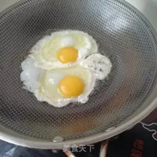 Make Shrimp omelet noodles step 5