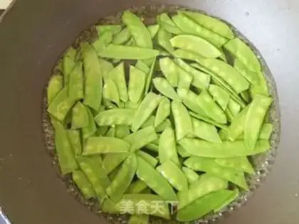 Make Garlic is good for Dutch beans step 2