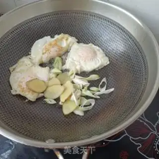 Make Shrimp omelet noodles step 7