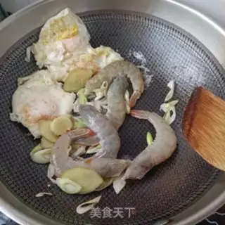 Make Shrimp omelet noodles step 8