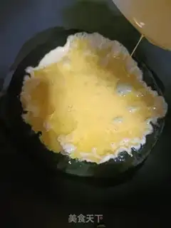 Make Scrambled eggs step 2
