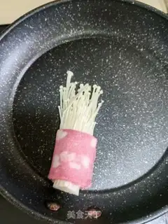 Make Bacon pins and mushrooms step 3
