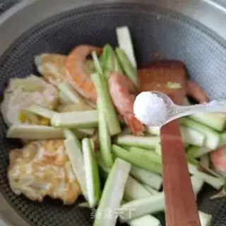 Make Shrimp omelet noodles step 10