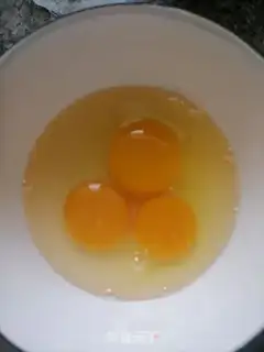 Make Scrambled eggs step 1
