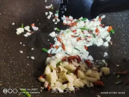 Make Garlic pasta step 3